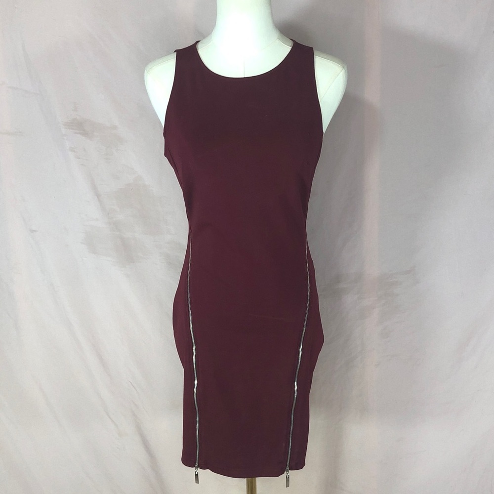 Sleeveless Burgundy Bodycon Dress with Front Zippers